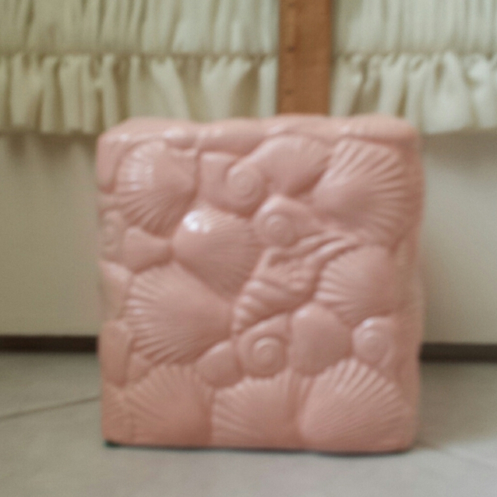 Porcelain Shell Tissue Box Holder - Picture 6 of 9